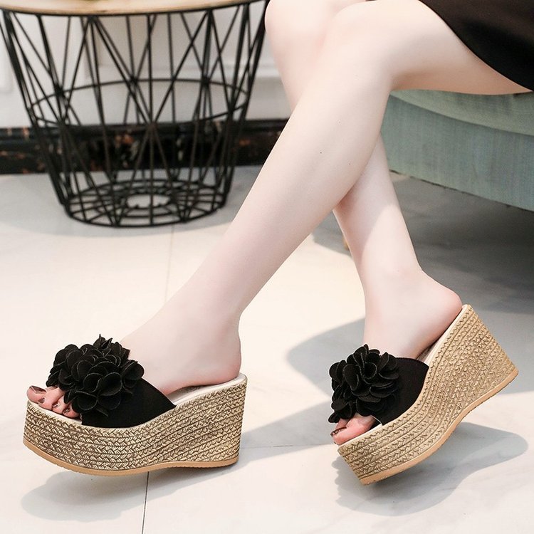 Fashionable Flower Thick Bottom Korean Style Slippers