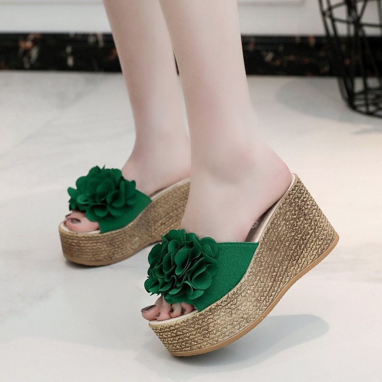 Fashionable Flower Thick Bottom Korean Style Slippers