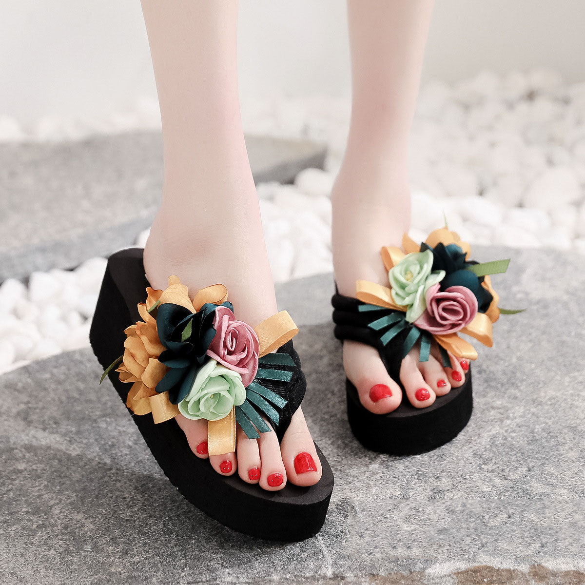 Fashion High-Heeled Platform Flip Flops with Flower Wedge Design