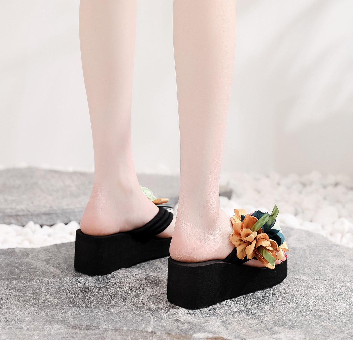 Fashion High-Heeled Platform Flip Flops with Flower Wedge Design