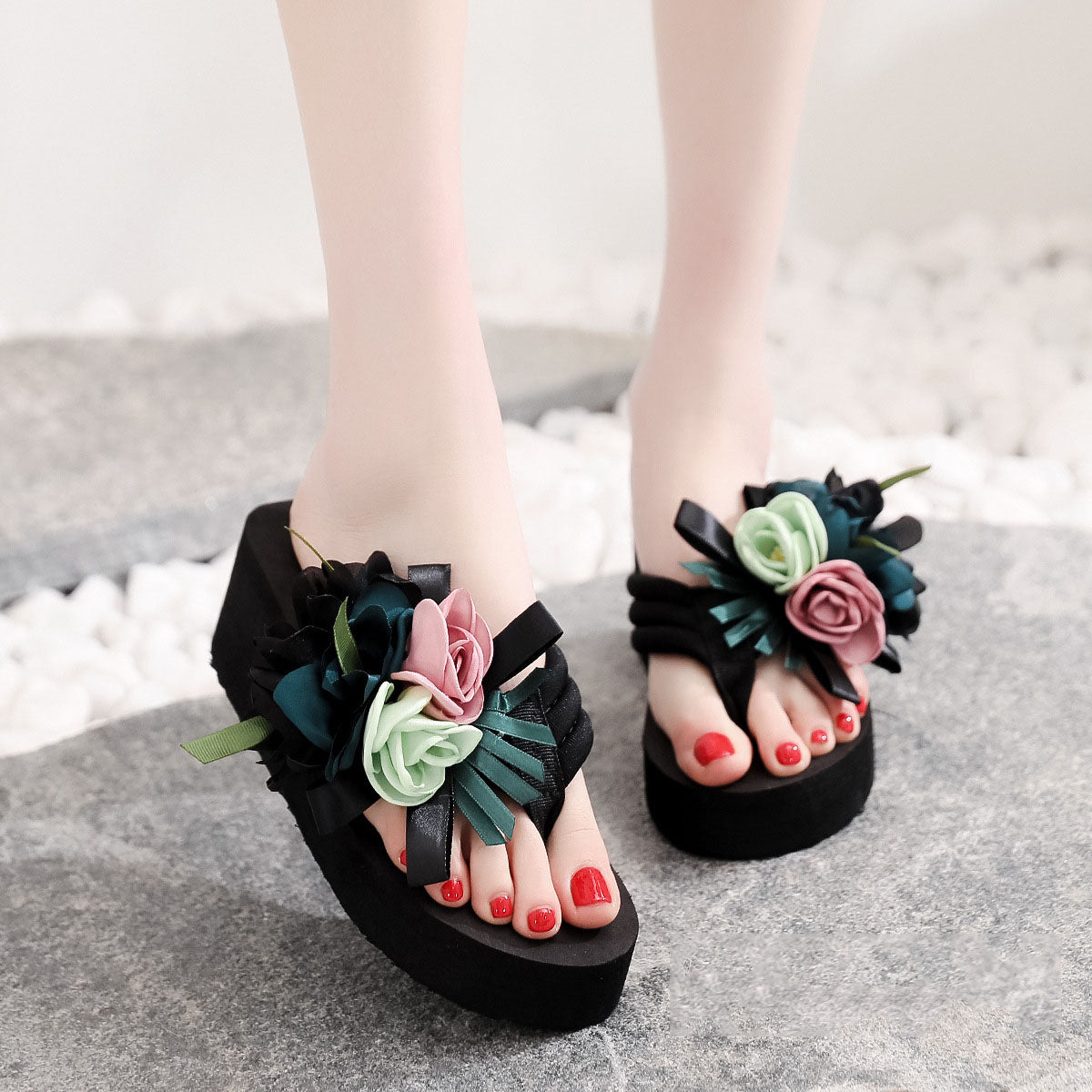 Fashion High-Heeled Platform Flip Flops with Flower Wedge Design