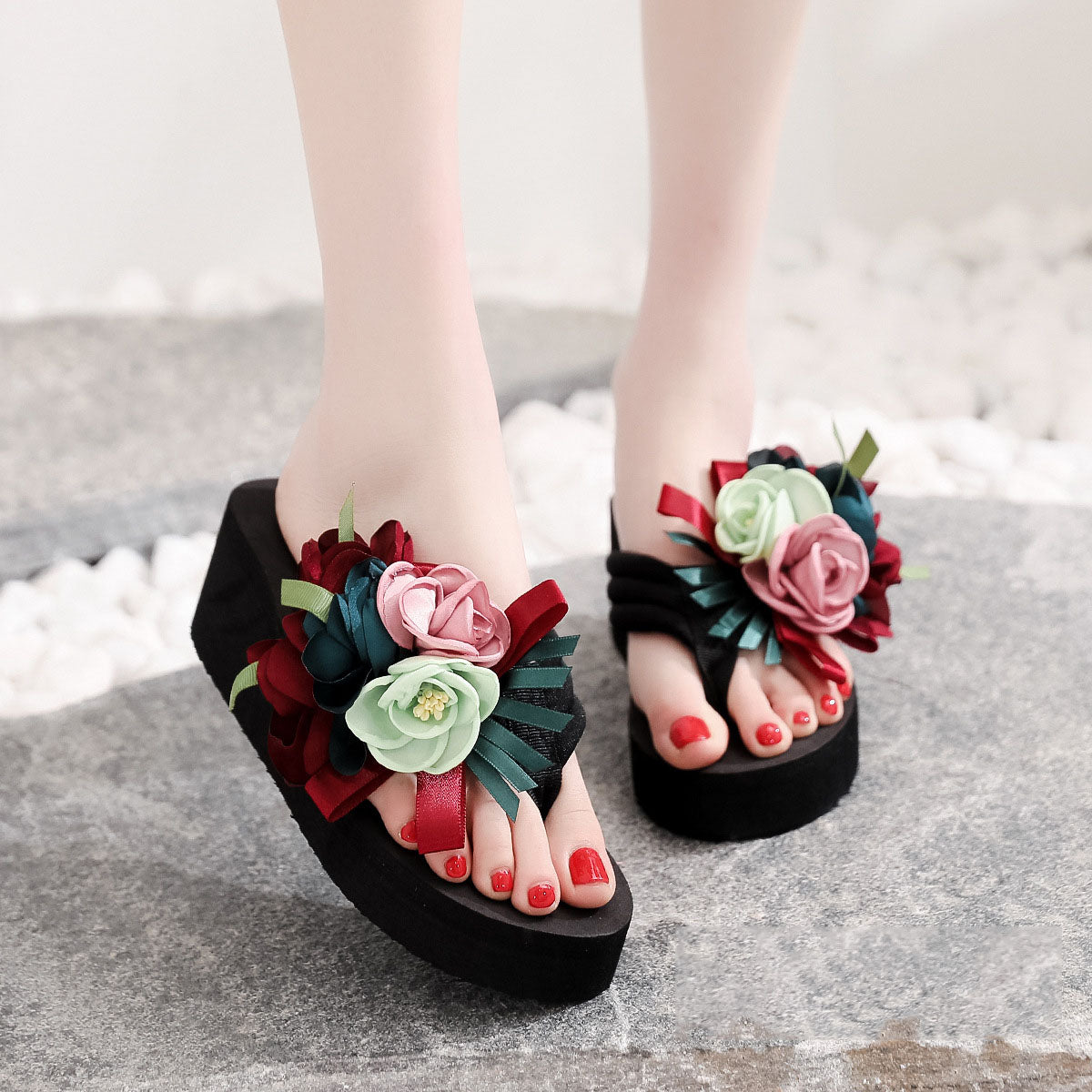 Fashion High-Heeled Platform Flip Flops with Flower Wedge Design