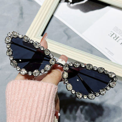 Diamond-Adorned Cat-Eye Sunglasses-Elegant Eyewear for Chic Style