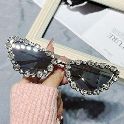 Diamond-Adorned Cat-Eye Sunglasses-Elegant Eyewear for Chic Style