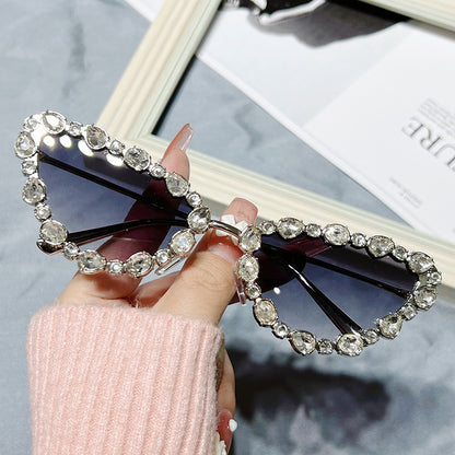 Diamond-Adorned Cat-Eye Sunglasses-Elegant Eyewear for Chic Style