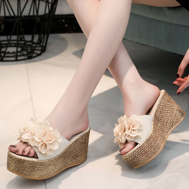 Fashionable Flower Thick Bottom Korean Style Slippers